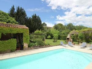 Kolam renang di atau dekat dengan Villa in Provence with Pool and Garden +30 gambar