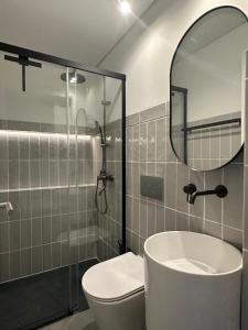 a bathroom with a sink and a toilet and a mirror at Casa Alegria in Oeiras