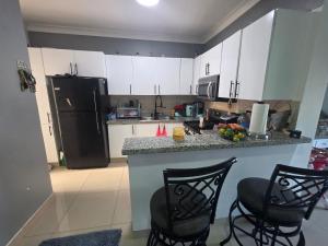 Η κουζίνα ή μικρή κουζίνα στο Caleta , apartment 3 bedroom +4 φωτογραφίες