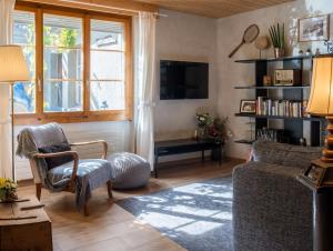 Χώρος καθιστικού στο Cute chalet in Kandersteg