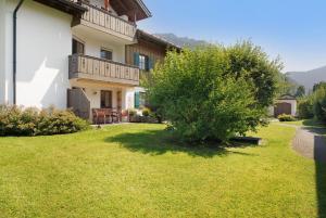 a house with a green lawn in front of it at Appartement Ammerheimat in Oberammergau