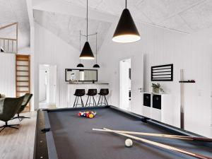 Meja biliard di Luxury Retreat with Pool - By Traum Ferienwohnungen