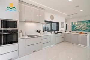 Η κουζίνα ή μικρή κουζίνα στο OurMadeira - Seacrest, premium luxury