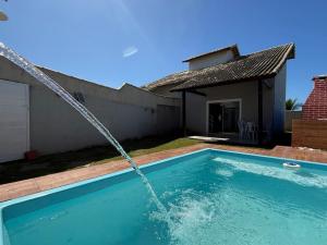 カボ・フリオにあるDunas do Peró, Cabo Frio 01の水を注ぐスイミングプール