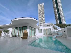 Hồ bơi trong/gần NABI LUXURY JOMTIEn