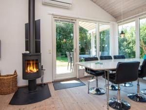 Afbeelding uit fotogalerij van 8 person holiday home in Ebeltoft in Ebeltoft