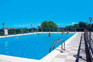 Lo StalloneにあるFunctional apartment with balcony-Beahostの大型スイミングプール