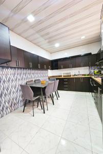 a kitchen with a table and chairs in it at Apartahotel Casa Blanca in Medellín