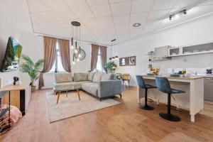 Køkken eller tekøkken på Luxe Living at Old Town Center