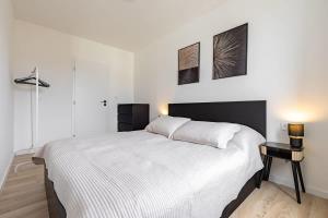 Postel nebo postele na pokoji v ubytování Cloud Apartment + 19 fotografií