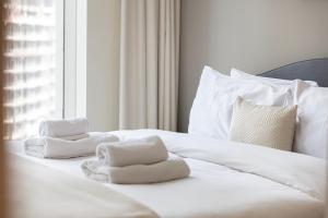 Katil atau katil-katil dalam bilik di Lux 3BR With Spectacular Downtown Views