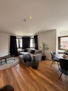 Χώρος καθιστικού στο Neu eingerichtete Wohnung Apartment 75qm Boarding House Aachen Wuerselen