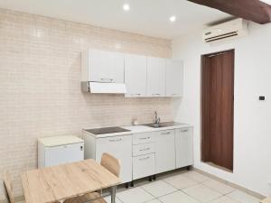 Η κουζίνα ή μικρή κουζίνα στο Rogadeo34