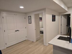 Gallery image of Cozy1-Bed Basement Suite in Southwest Edmonton in Edmonton