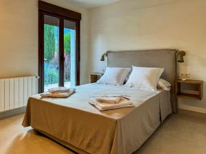a bedroom with a bed with two towels on it at Complejo El Molinico in Puebla de Don Fadrique +67 photos