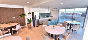 Χώρος καθιστικού στο Flat Tamandaré em frente as piscinas naturais - Mila Rooftop