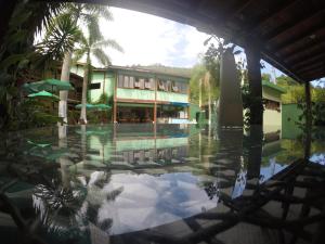 A piscina localizada em Recanto Verde Praia Hotel Juquehy ou nos arredores
