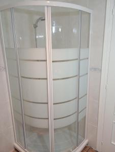 ビナロスにあるChambre double avec salle de bain privée et vue sur merのギャラリーの写真 +9枚の写真