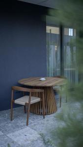 a wooden table and a bench in a room at VISEU EXECUTIVE Hotel in Viseu +66 photos