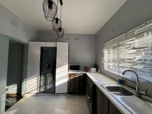 Η κουζίνα ή μικρή κουζίνα στο Mutare Manor : Single Room - 2308 +5 φωτογραφίες