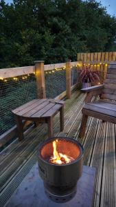Gambar di galeri bagi Fern Luxury Cabin Great Couples Getaway North Devon di Buckland Brewer