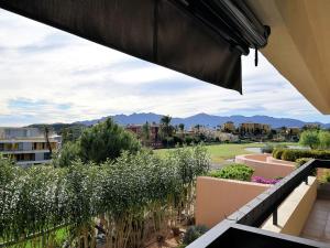 een uitzicht vanaf het balkon van een resort bij Belvilla by OYO Valle del Este in El Esparragal