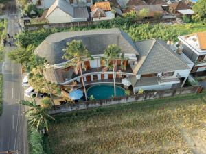 an aerial view of a house with a swimming pool at ODA Guest House Umalas in Kerobokan