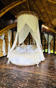 En eller flere senge i et værelse på Astha Bamboo House