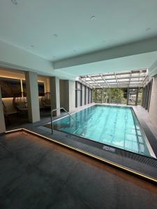a large swimming pool in a large building at Hotel Asgard in Zinnowitz