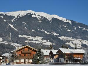 a ski lodge with a mountain in the background at Apartment Sulzau near Wildkogel Ski Slopes in Neukirchen am Großvenediger