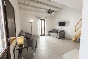 a living room with a couch and a tv at B&B del Massimo in Palermo