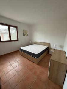 a bedroom with a bed in the middle of a room at Casa di Pably in Puntone di Scarlino