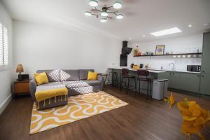Η κουζίνα ή μικρή κουζίνα στο Seaside Hideaway By Airpremier