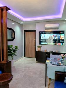 Televisyen dan/atau pusat hiburan di Beachside Apartment +43 gambar