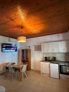 Gallery image of Seaview serenity in Chrysi Ammoudia +23 photos