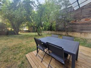 Κήπος έξω από το Le Hélios #Jardin#Confort