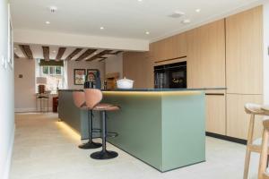 Η κουζίνα ή μικρή κουζίνα στο The Granary - Elegant Countryside Retreat +22 φωτογραφίες