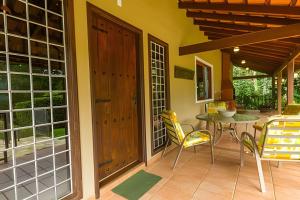a dining room with a table and chairs on a patio at Sítio Bem me Quer seu conforto e relax na Serrinha in Penedo