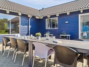 Imagine din galeria proprietății Luxury Villa with Pool - By Traum Ferienwohnungen în Bøtø By