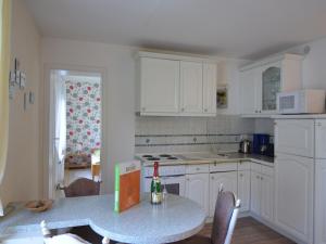 Η κουζίνα ή μικρή κουζίνα στο Schönow Forest Apartment
