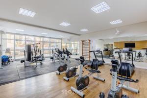 a gym with treadmills and elliptical machines at Estúdio em Cond c/ Piscina e Academia NWC1510 in Curitiba