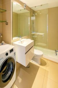 Bilik mandi di Apartamento Premium en Las Condes