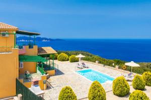 a villa with a swimming pool and a view of the ocean at Villa Valio in Dhrapanítika