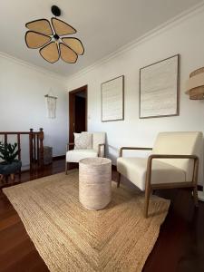 a living room with a couch and a chair at Pico Sereno in Santana