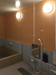 a bathroom with a bath tub and a shower at ビジネスホテル串本本店 in Kushimoto