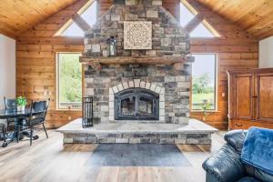 Χώρος καθιστικού στο The Compass Retreat near Clear Lake +37 φωτογραφίες