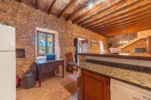 Kuchyň nebo kuchyňský kout v ubytování E433 Villa Son Fumat by Mallorca Villa Selection