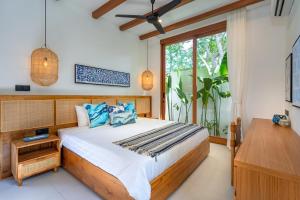 En eller flere senge i et værelse på Tropical 2BR Design Villa Pool, Lounge & Workdesk + 42 billeder