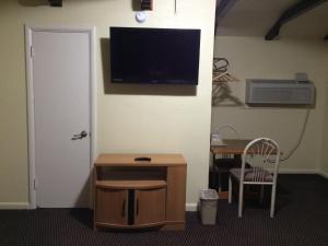 TV a/nebo společenská místnost v ubytování Blarney Inn + 7 fotografií