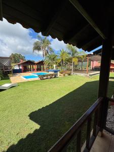 a view of a yard with a swimming pool at Pousada Apear in Andradas +18 photos